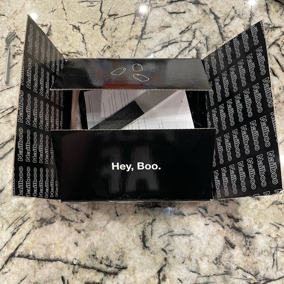 Nailboo at home Gel Polish Kit with 4 colors - Picture 3 of 10